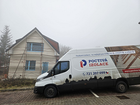 Izolace stropu a ostění novostavby rodinného domu v Ochozu u Brna